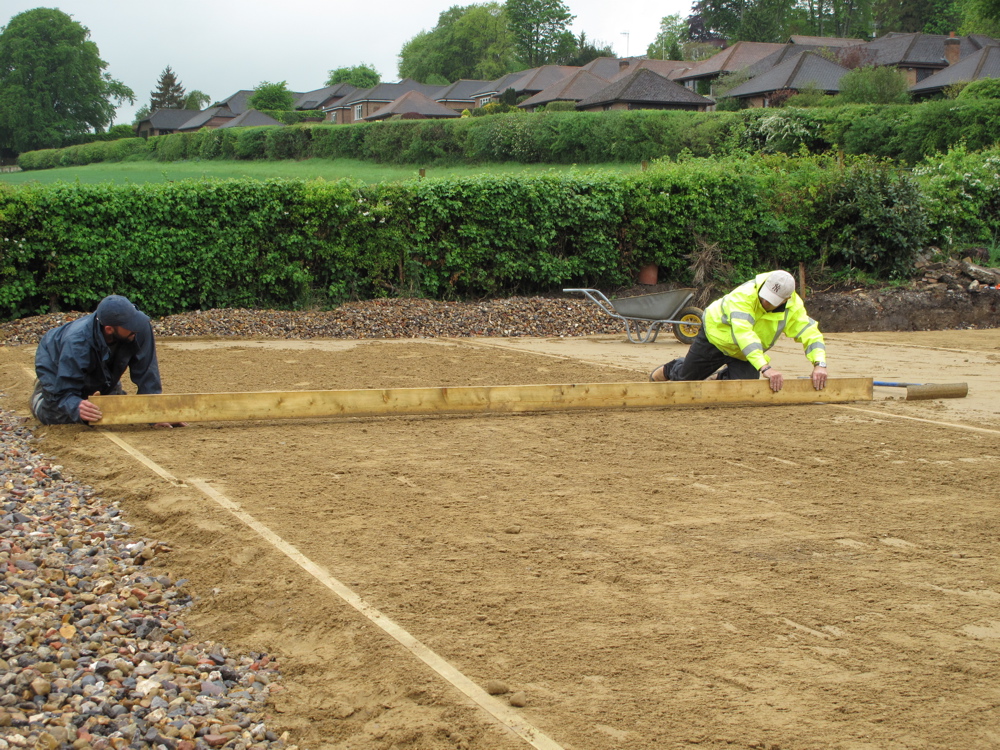 Leveling the sand blinding