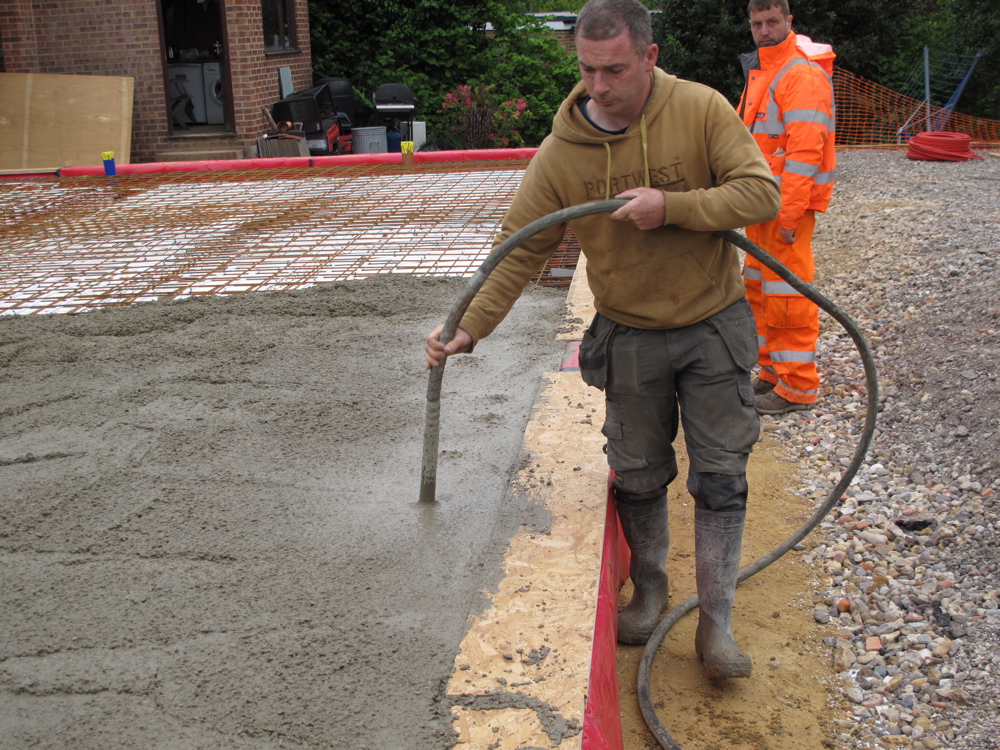 Vibrating poker to help the concrete flow and fill all gaps