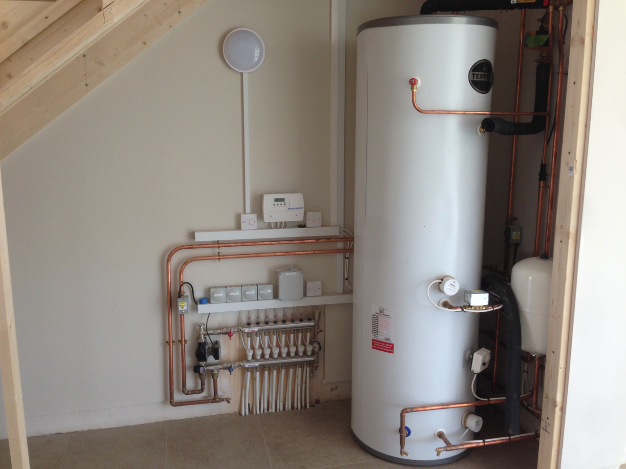 Hot water cylinder and Under floor heating