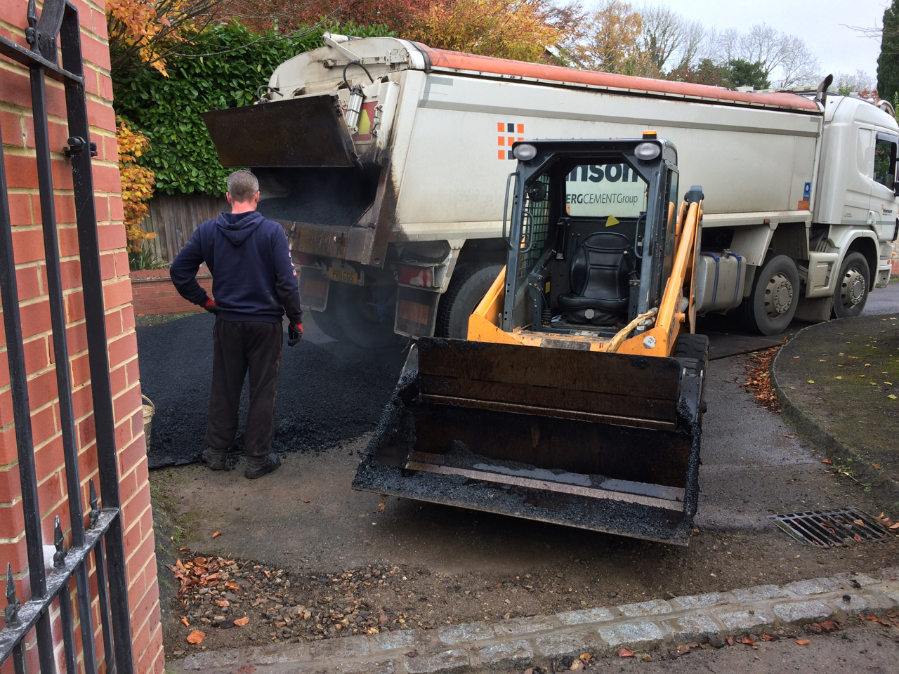 Hot tarmac delivery