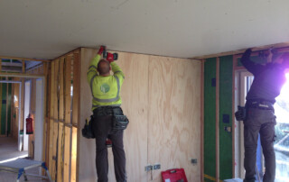 Fixing plasterboard to ceiling