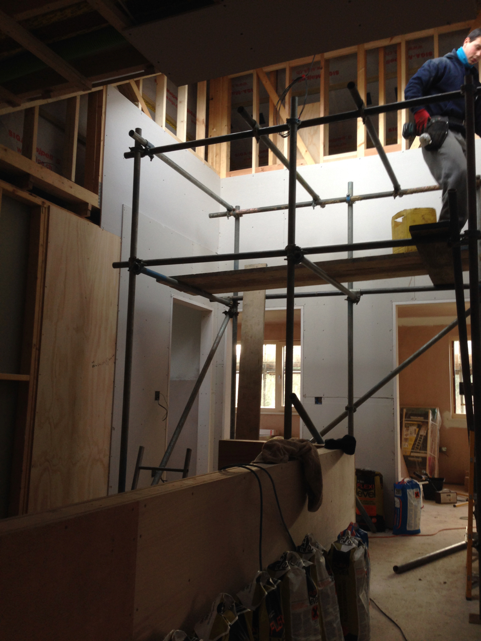 Scaffold to access landing ceiling