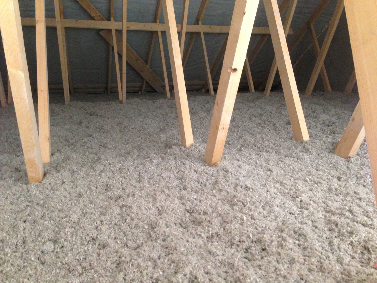 Cellulose insulation in the roof space